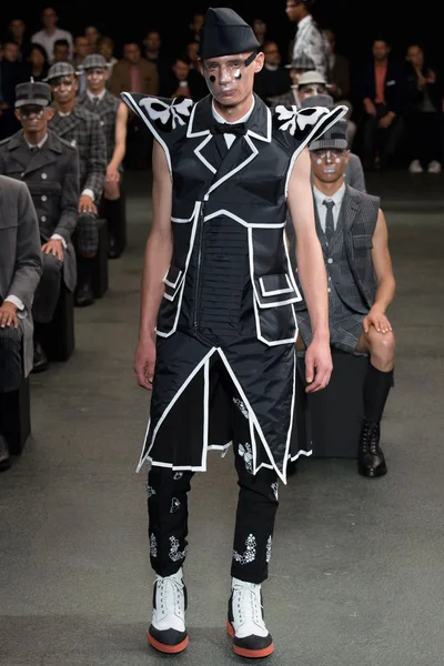 Look 32